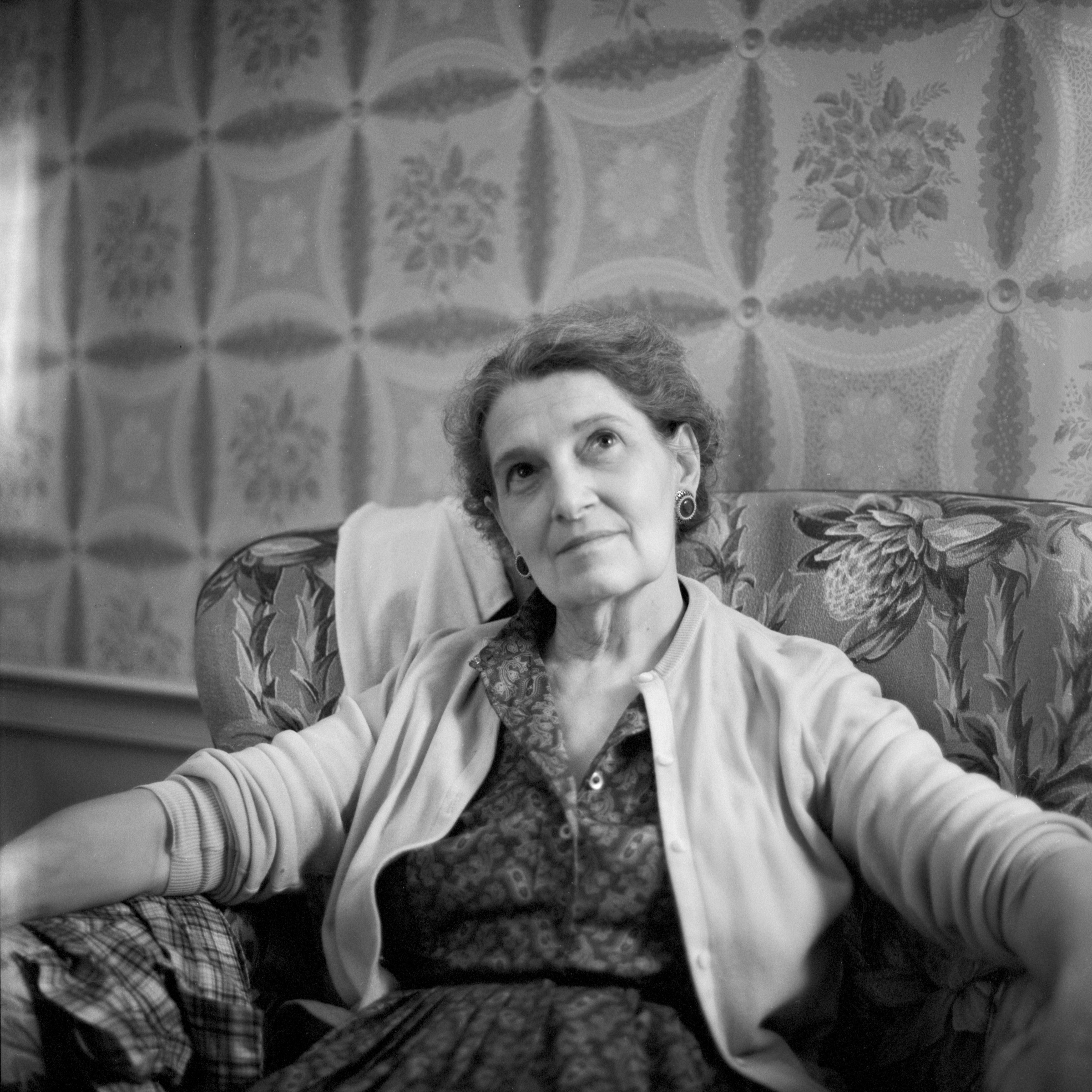 Mamie-Portrait-in-Swarthmore-Closer-2400